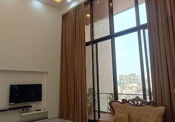 Room in 4 BHK Apartment at Adani Group Western Heights, Andheri West – for Rent