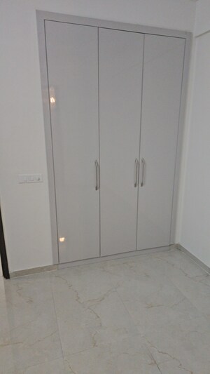 Room in 3.5 BHK Apartment at Smart World Gems, Sector 89 – for Rent