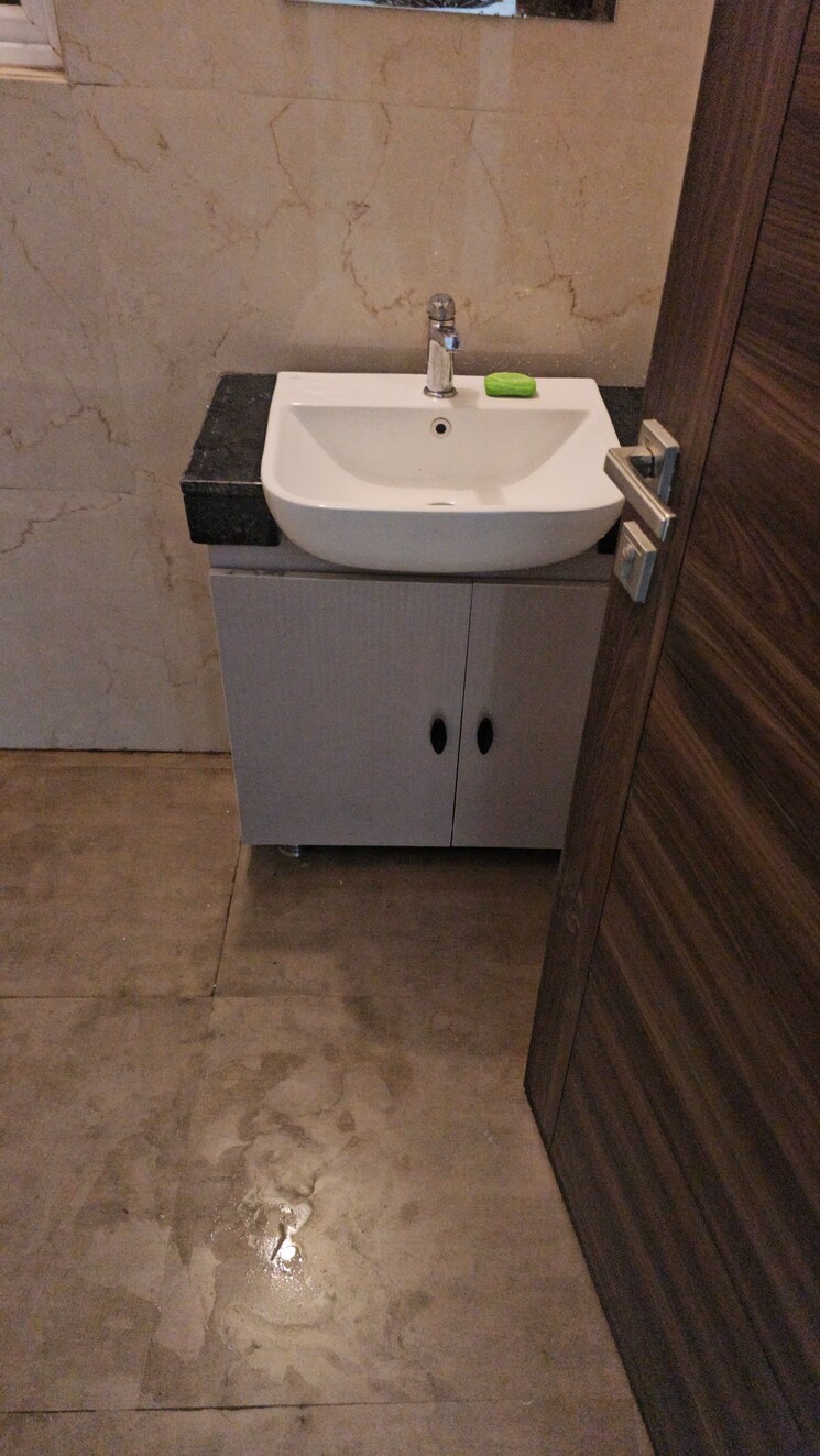 Bathroom, smart-world-gems 3.5 Bedroom 1423 Sq.Ft. Apartment In Sector 89 Gurgaon 9375021