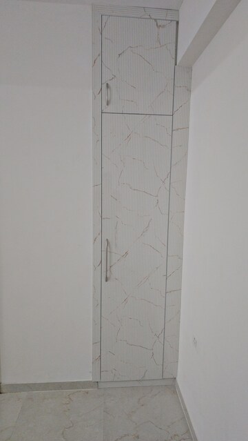 Furnished Amenities in 3.5 BHK Apartment at Smart World Gems, Sector 89 – for Rent