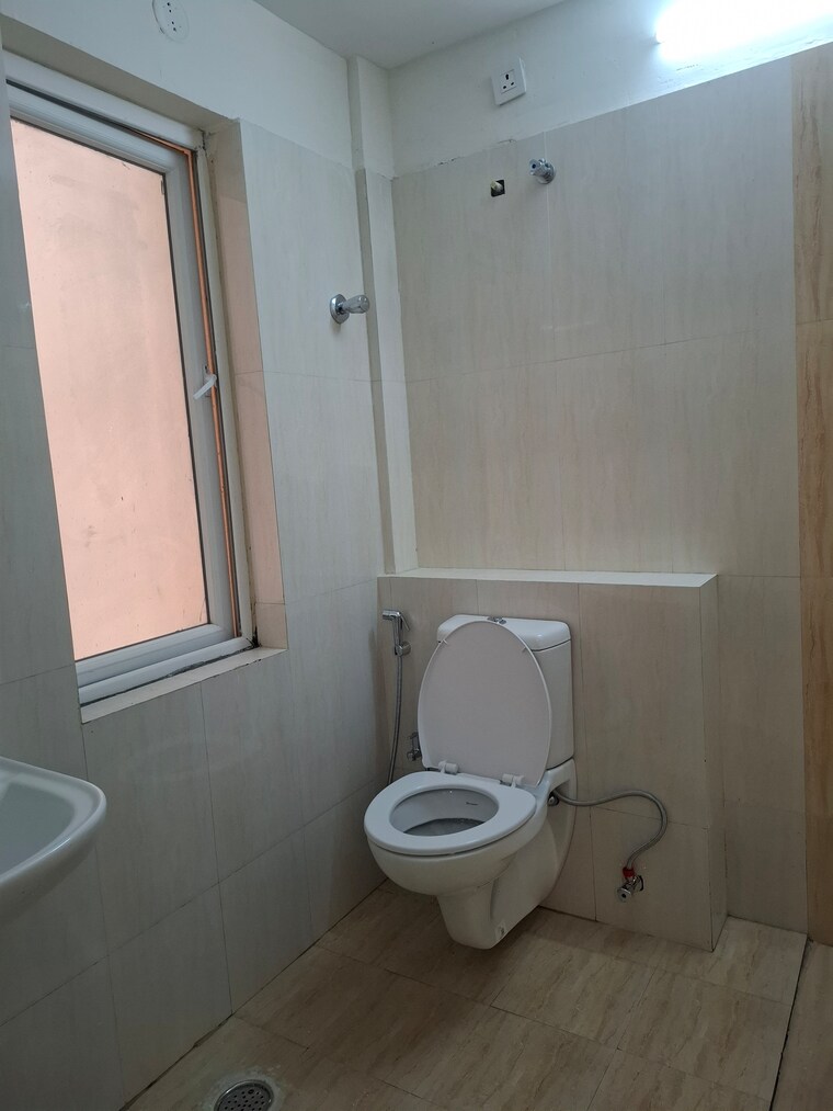 Bathroom, aditya-empress-towers 3 Bedroom 2100 Sq.Ft. Apartment In Shaikpet Hyderabad 9375020