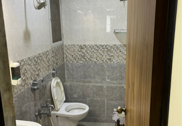 Bathroom in 1 BHK Apartment at Hiranandani Estate, Hiranandani Estate – for Rent