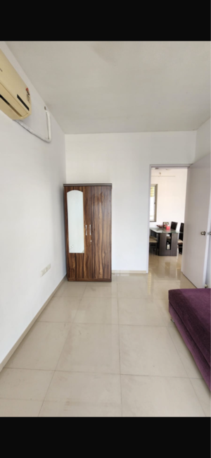 Room in 2 BHK Apartment at Sheth Avalon, Laxmi Nagar – for Rent