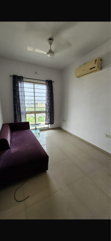Room in 2 BHK Apartment at Sheth Avalon, Laxmi Nagar – for Rent