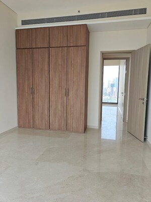 Room in 5 BHK Apartment at Rustomjee Crown, Prabhadevi – for Rent