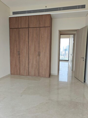 Room in 5 BHK Apartment at Rustomjee Crown, Prabhadevi – for Rent