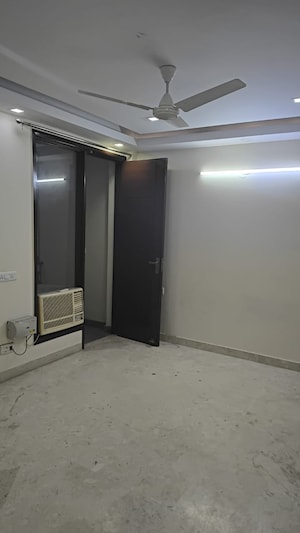 Room in 3 BHK Builder Floor at Chittaranjan Park – for Sale