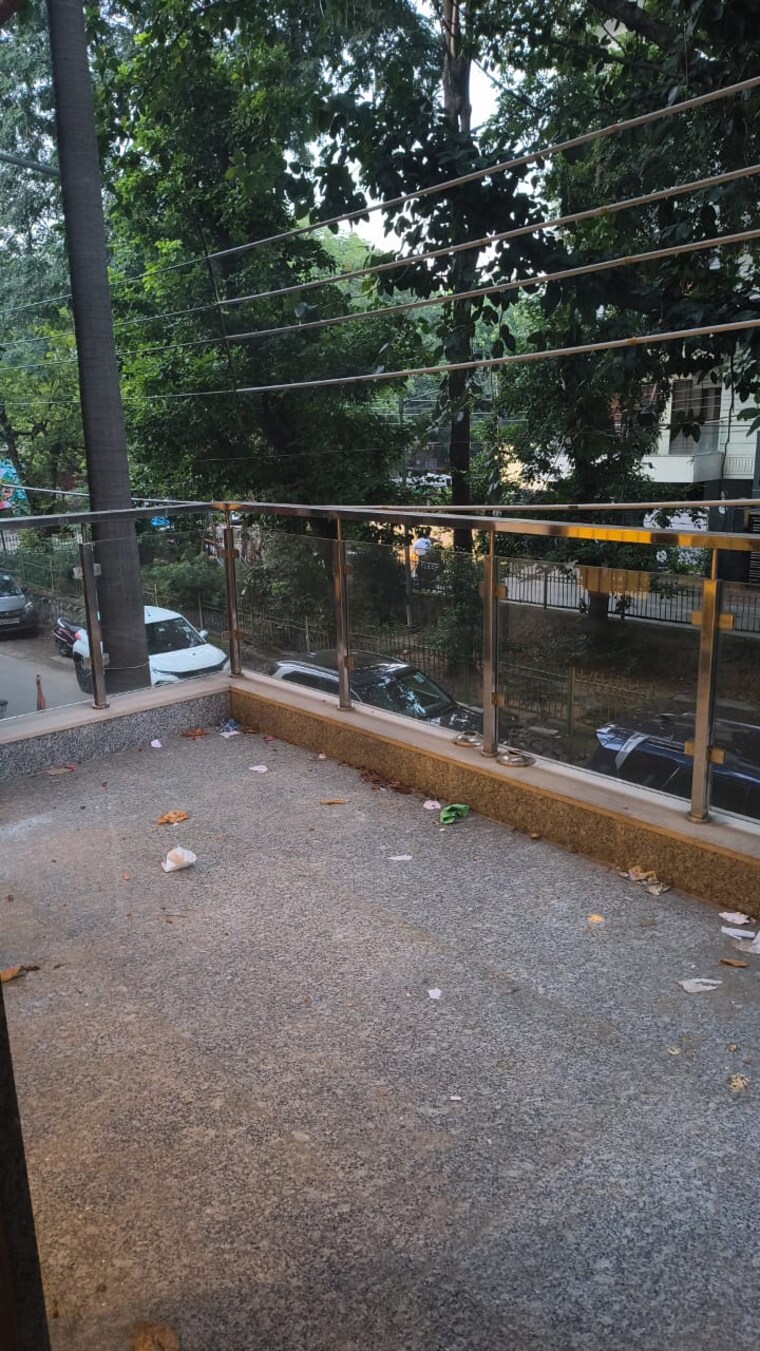 Balcony, chittaranjan park 3 Bedroom 1350 Sq.Ft. Builder Floor In Chittaranjan Park Delhi 9375043