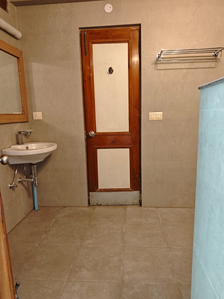 Bathroom, alaknanda 3 Bedroom 1450 Sq.Ft. Builder Floor In Alaknanda Delhi 9375056