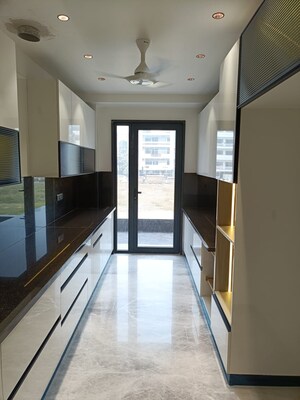 Building Lobby in 4 BHK Builder Floor at Unitech Nirvana Country Plots, Sector 50 – for Sale