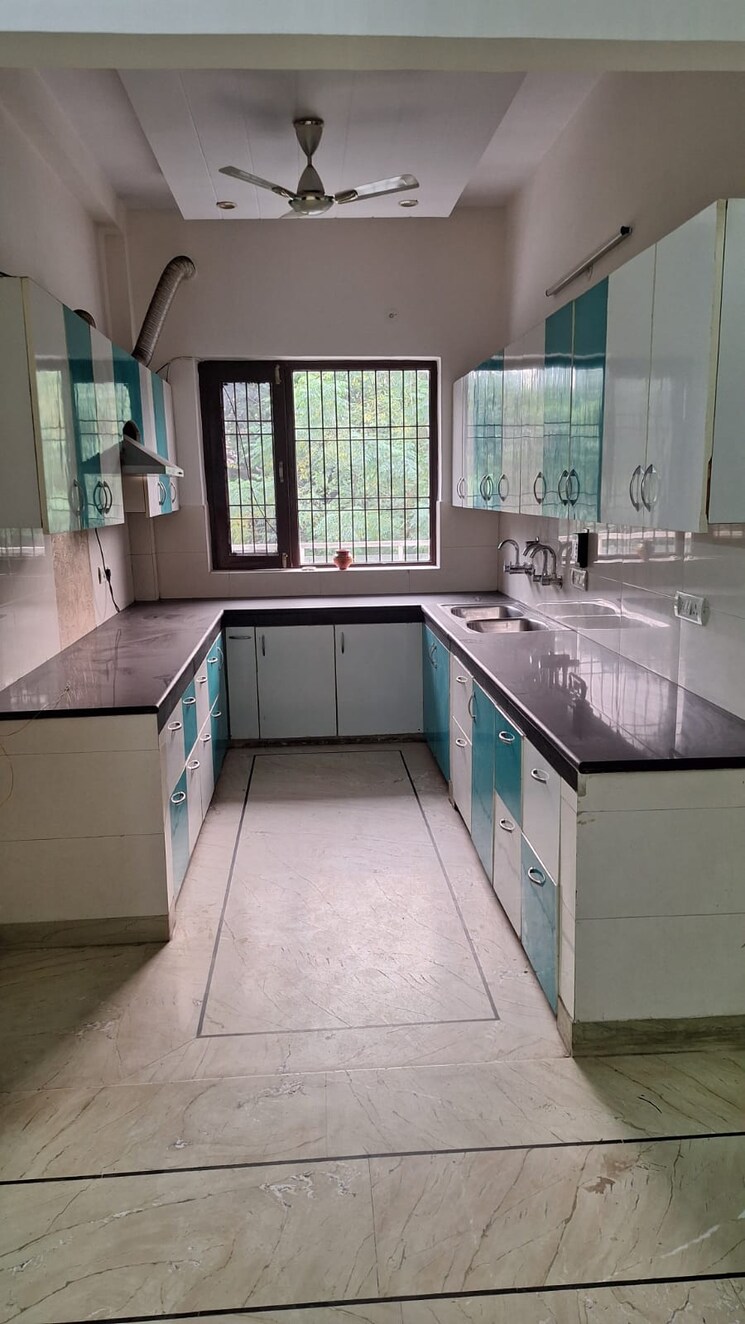 Kitchen, unitech-singleton-floors-south-city 3 Bedroom 1400 Sq.Ft. Builder Floor In Sector 50 Gurgaon 9375087