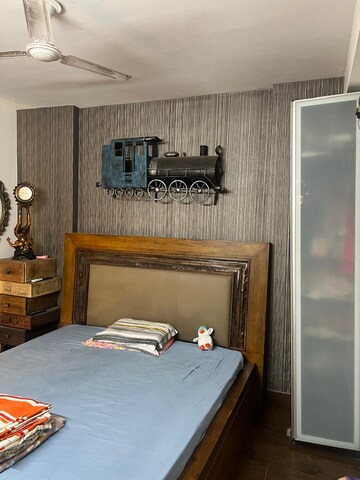 Bedroom in 4 BHK Builder Floor at Sector 85 – for Rent