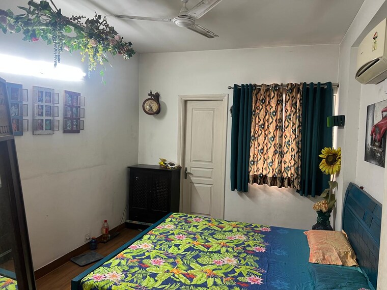 Bedroom, sector 85 4 Bedroom 350 Sq.Yd. Builder Floor In Sector 85 Faridabad 9375088