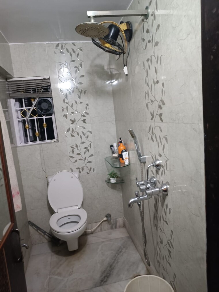 Bathroom, kundan-plaza 2 Bedroom 1230 Sq.Ft. Apartment In Chinar Park Kolkata 9375089