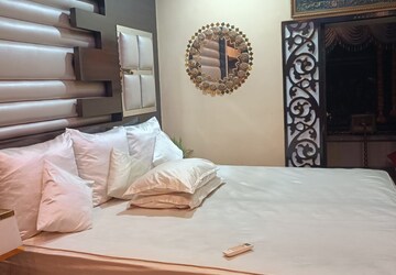 Bedroom in 3 BHK Apartment at Kristi Villa, Chinar Park – for Sale