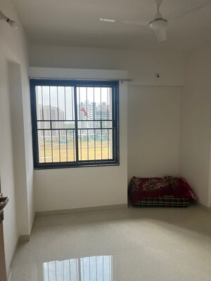 Room in 2 BHK Apartment at Kohinoor Viva City, Dhanori – for Rent