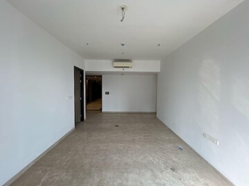 Room in 6 BHK Apartment at Lodha The Park, Worli – for Rent