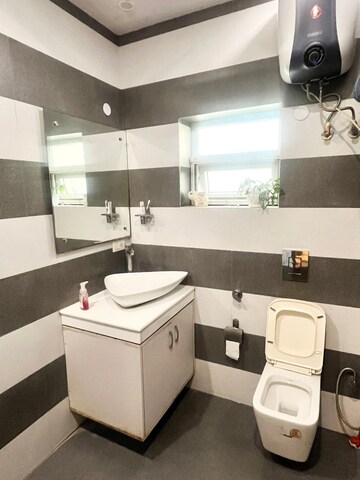 Master Bedroom in 1.5 BHK Apartment at Sukh Sagar Apartment Nehru Nagar, Nehru Nagar Iii – for Rent