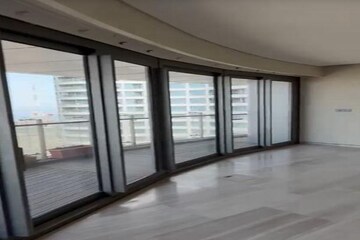 Room in 4 BHK Apartment at Lodha World Crest, Worli – for Rent