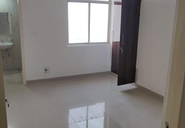 Room in 3.5 BHK Apartment at Paarth Aadyant, Gomti Nagar – for Rent