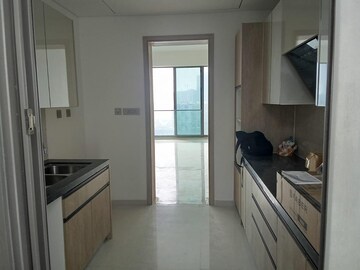 Room in 4 BHK Apartment at Rustomjee Crown, Prabhadevi – for Rent