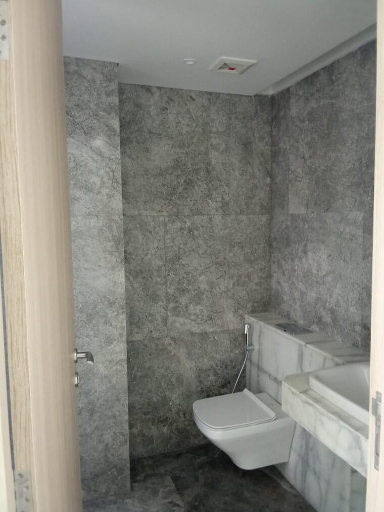 Bathroom, rustomjee-crown 4 Bedroom 2500 Sq.Ft. Apartment In Prabhadevi Mumbai 9375219