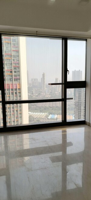 Room in 4 BHK Apartment at Lodha The Park, Worli – for Rent