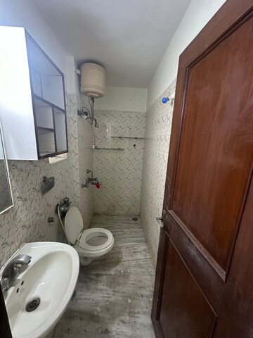 Attached Bathroom in 3 BHK Apartment at Express Apartment, Yari Road – for Rent