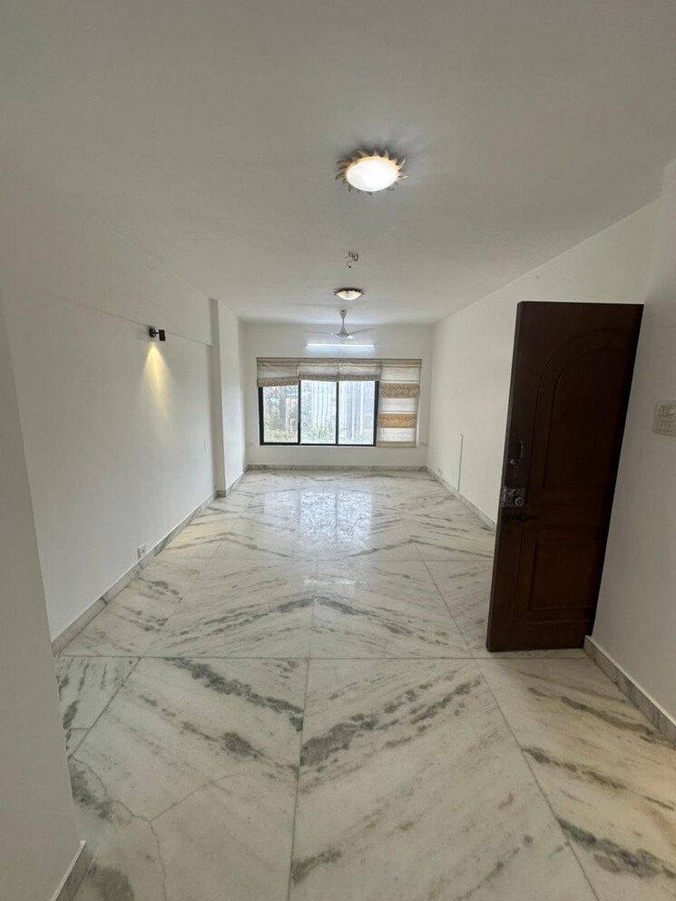 Room, express-apartment 3 Bedroom 1000 Sq.Ft. Apartment In Yari Road Mumbai 9375222