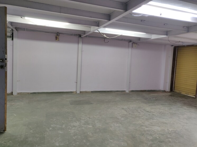 Room, malad west Commercial Office Space 800 Sq.Ft. In Malad West Mumbai 9375255