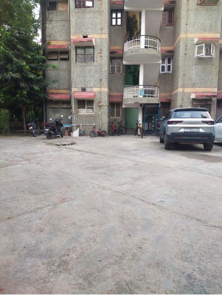  Parking, ashirwad-apartments-alpha-1 2 Bedroom 58 Sq.Mt. Apartment In Alpha 1 Greater Noida Greater Noida 9375266