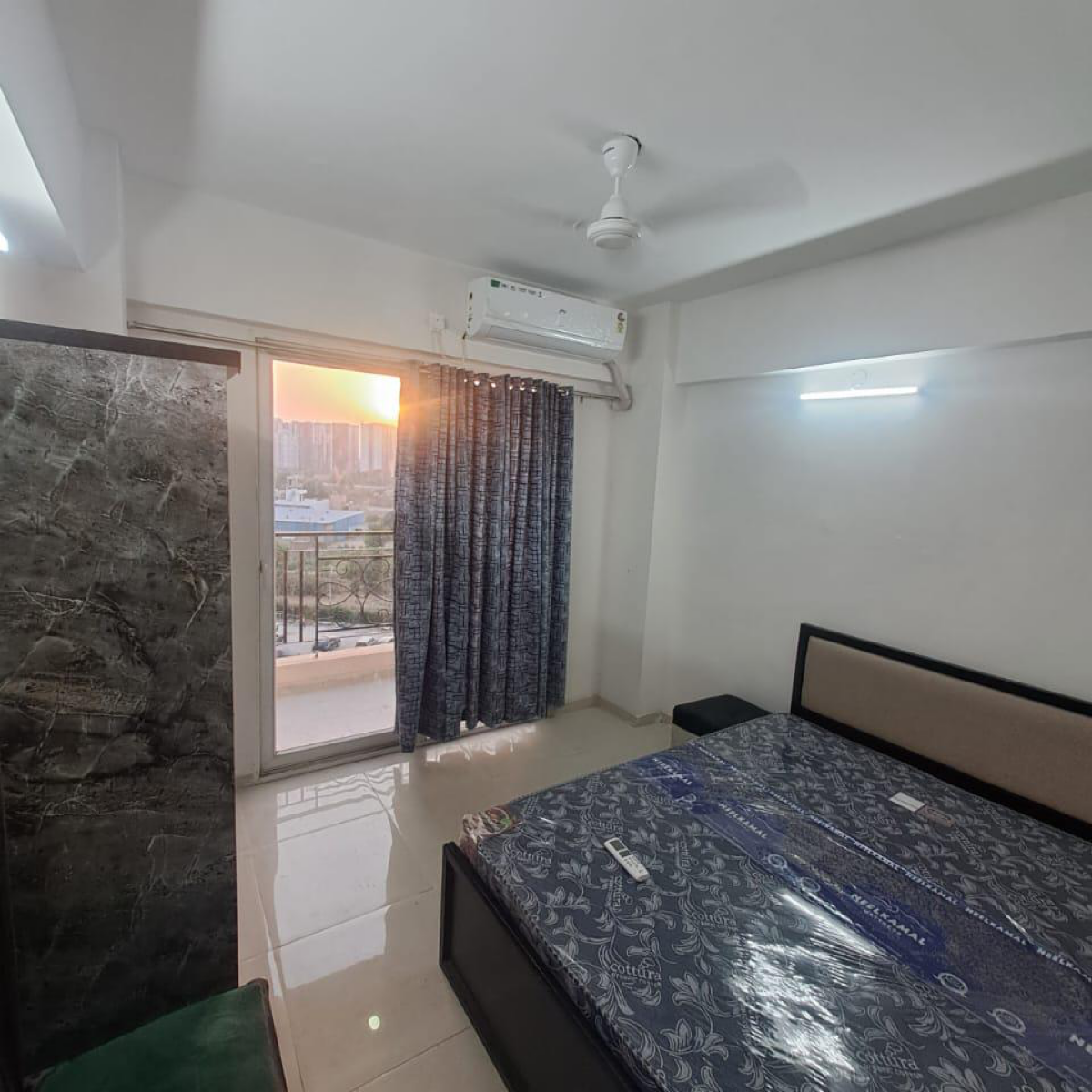 2 BHK + Study Room Apartment For Rent in Signature Global The Millennia