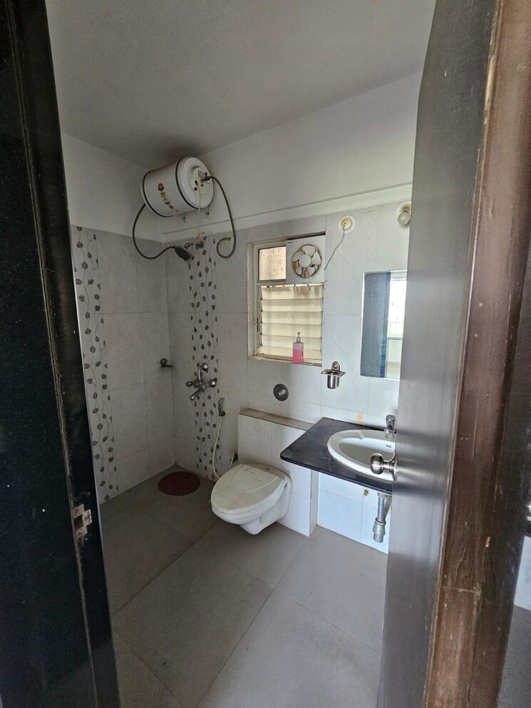 Bathroom, kolte-patil-beryl 3 Bedroom 1650 Sq.Ft. Apartment In Kharadi Pune 9375289