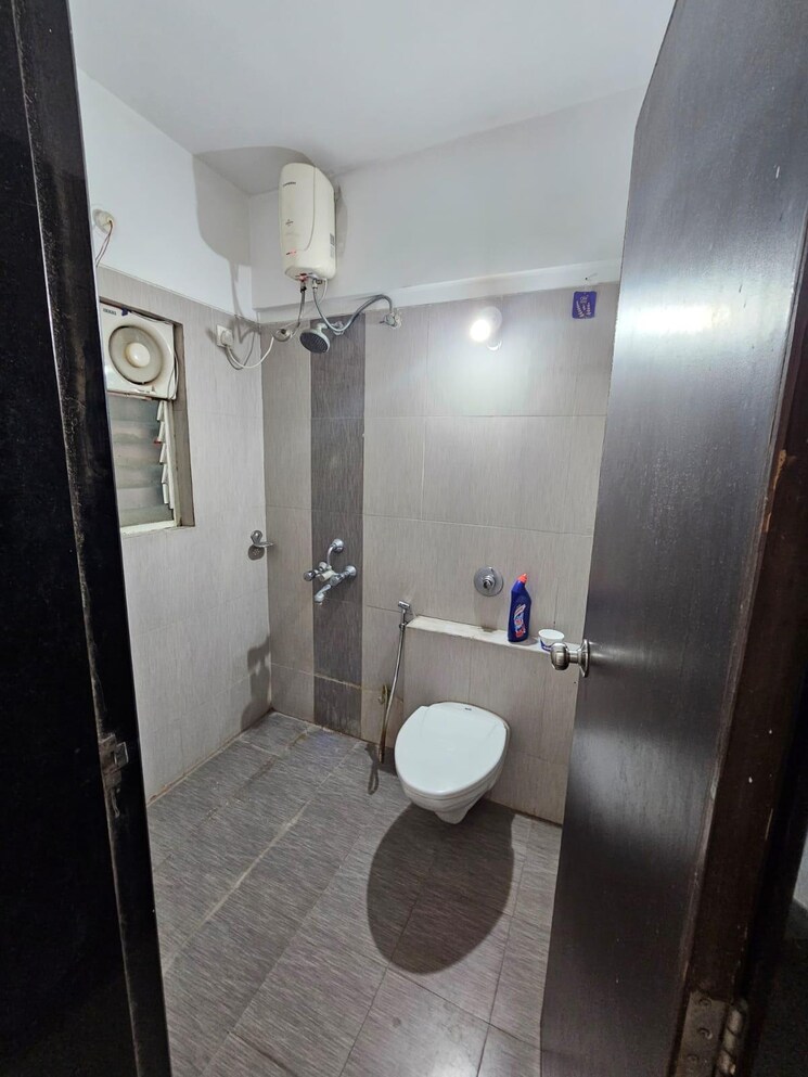 Bathroom, kolte-patil-beryl 3 Bedroom 1650 Sq.Ft. Apartment In Kharadi Pune 9375289