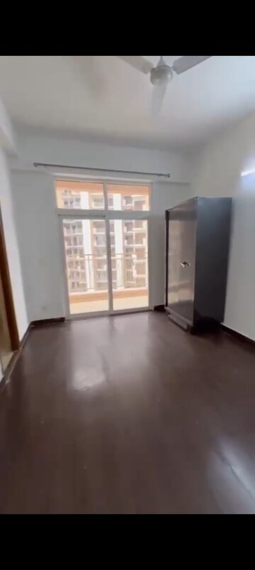 Room in 3 BHK Apartment at Mahagun Mywoods, Sector 16c Greater Noida – for Sale