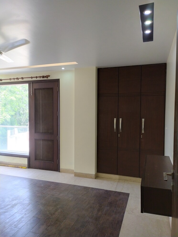 Master Bedroom, chittaranjan park 3 Bedroom 2400 Sq.Ft. Builder Floor In Chittaranjan Park Delhi 9375332