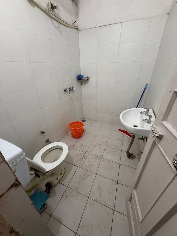 Bathroom, sector 22 2 Bedroom 150 Sq.Yd. Apartment In Sector 22 Chandigarh 9375341