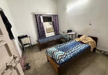 Bedroom in 2 BHK Apartment at Sector 22 – for Rent