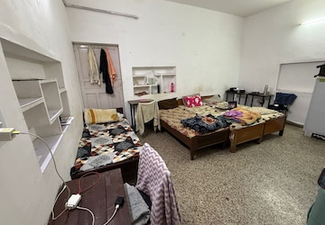 Bedroom in 2 BHK Apartment at Sector 22 – for Rent