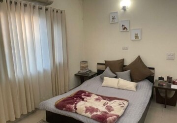Master Bedroom in 3 BHK Builder Floor at Kailash Colony – for Rent
