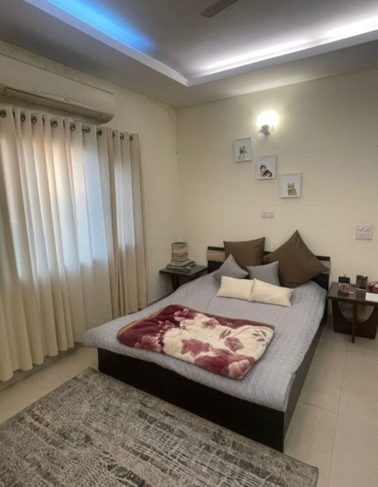 Master Bedroom, kailash colony 3 Bedroom 1500 Sq.Ft. Builder Floor In Kailash Colony Delhi 9375342