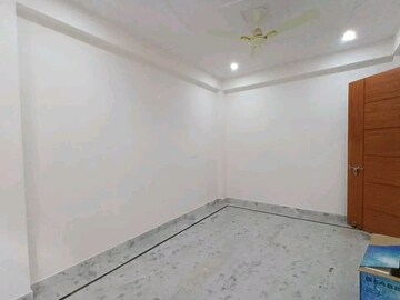 Room in 2 BHK Builder Floor at Chattarpur – for Rent
