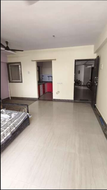 Room in 2 BHK Apartment at Siddhi Highland Park, Kolshet Road – for Rent