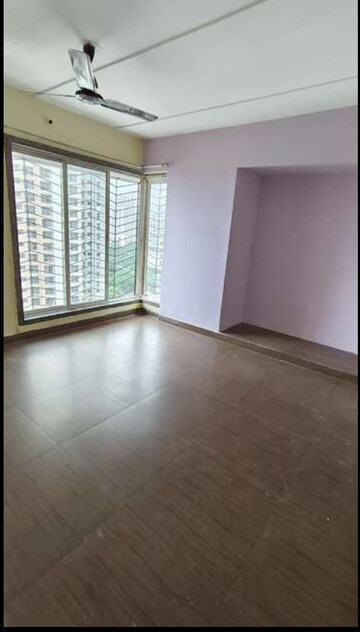 Room in 2 BHK Apartment at Siddhi Highland Park, Kolshet Road – for Rent
