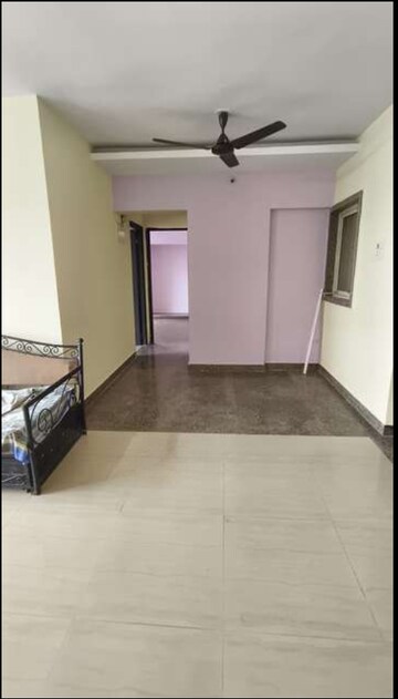 Room in 2 BHK Apartment at Siddhi Highland Park, Kolshet Road – for Rent