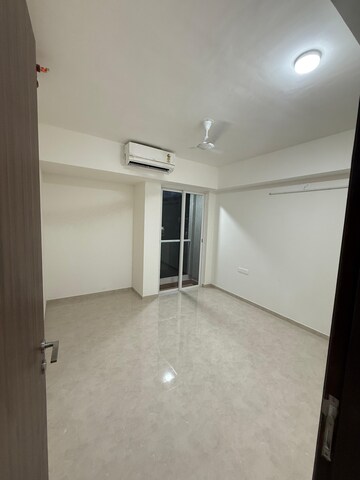 1 BHK Apartment For Rent in Lodha Amara, Kolshet Road