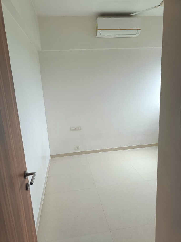 Room, lodha-amara 1 Bedroom 446 Sq.Ft. Apartment In Kolshet Road Thane 9375374