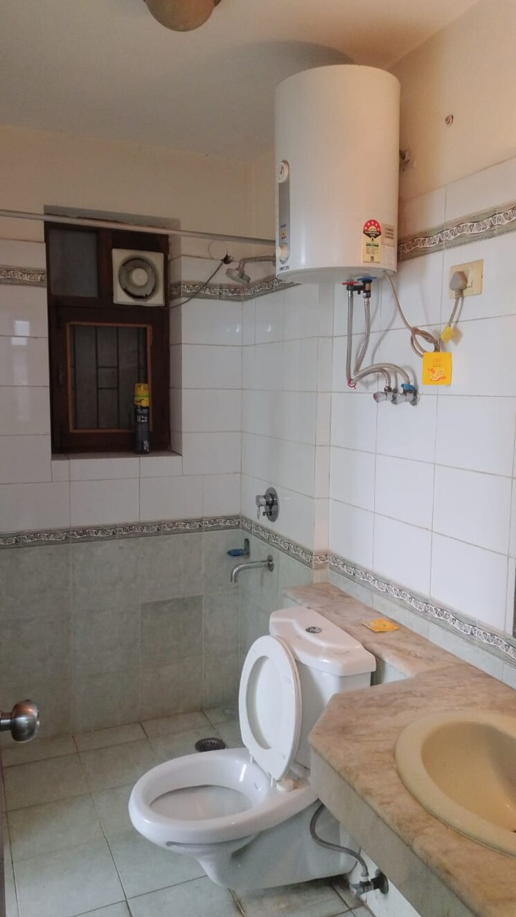 Bathroom, rwa-apartments-sector-41 6 Bedroom 1800 Sq.Ft. Villa In Sector 41 Noida 9375431