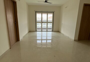 Room in 3 BHK Apartment at Kohinoor Viva City, Madhav Nagar – for Rent