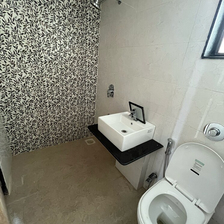 Bathroom, kohinoor-viva-city 3 Bedroom 1050 Sq.Ft. Apartment In Madhav Nagar Pune 9375447